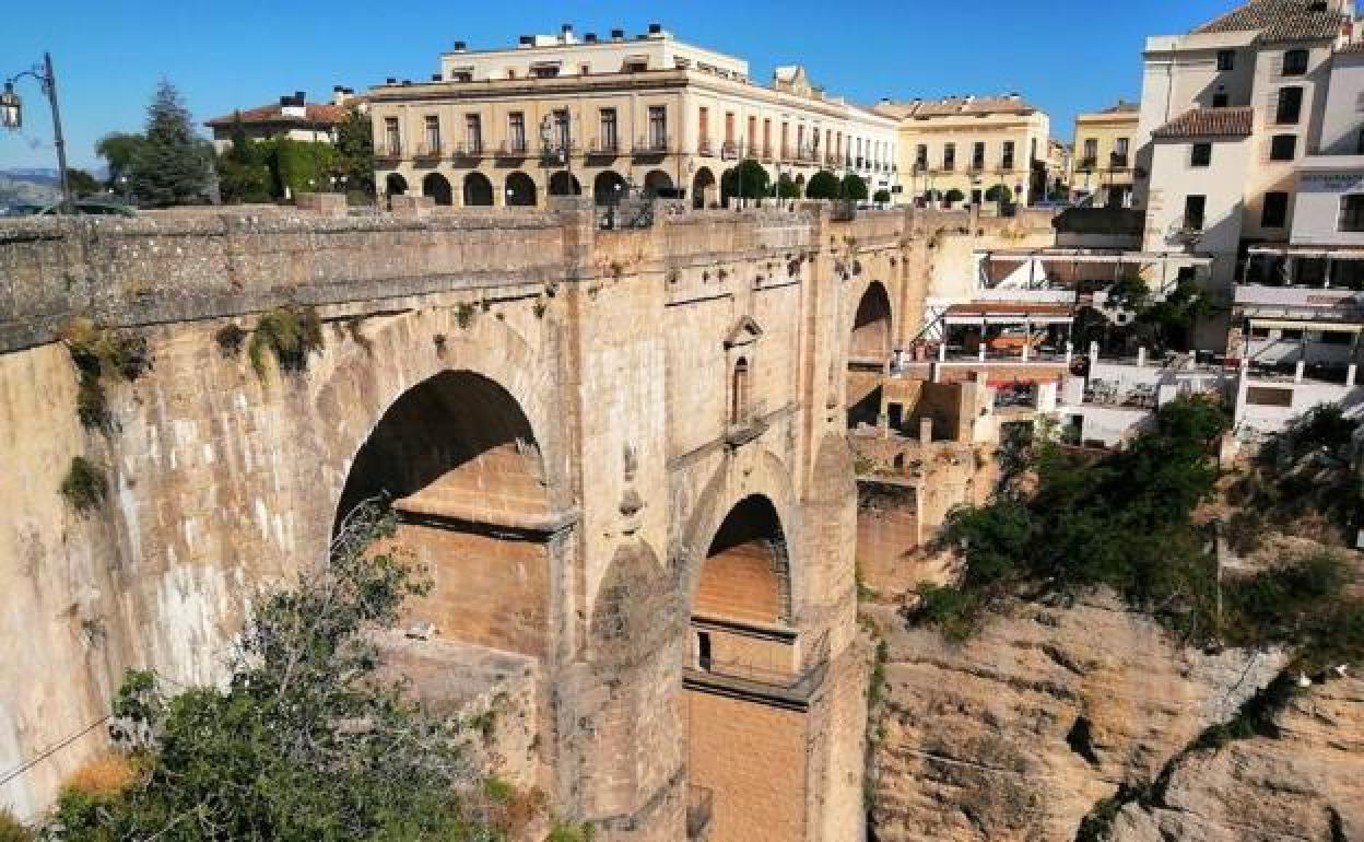 Detenida en Ronda con un brazo atrapado en un parquímetro que intentaba robar