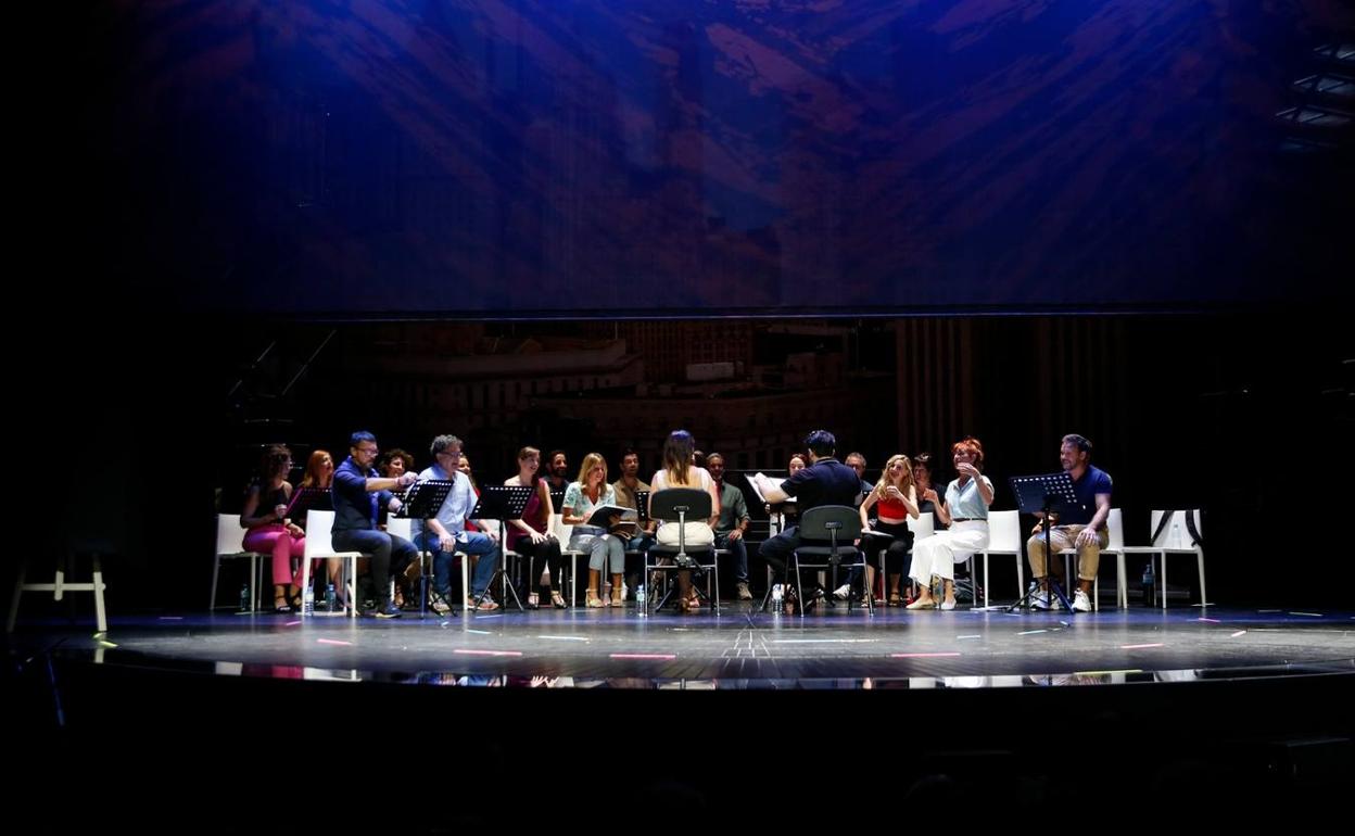 Banderas, durante un ensayo de 'Company' sobre el escenario del Soho. 