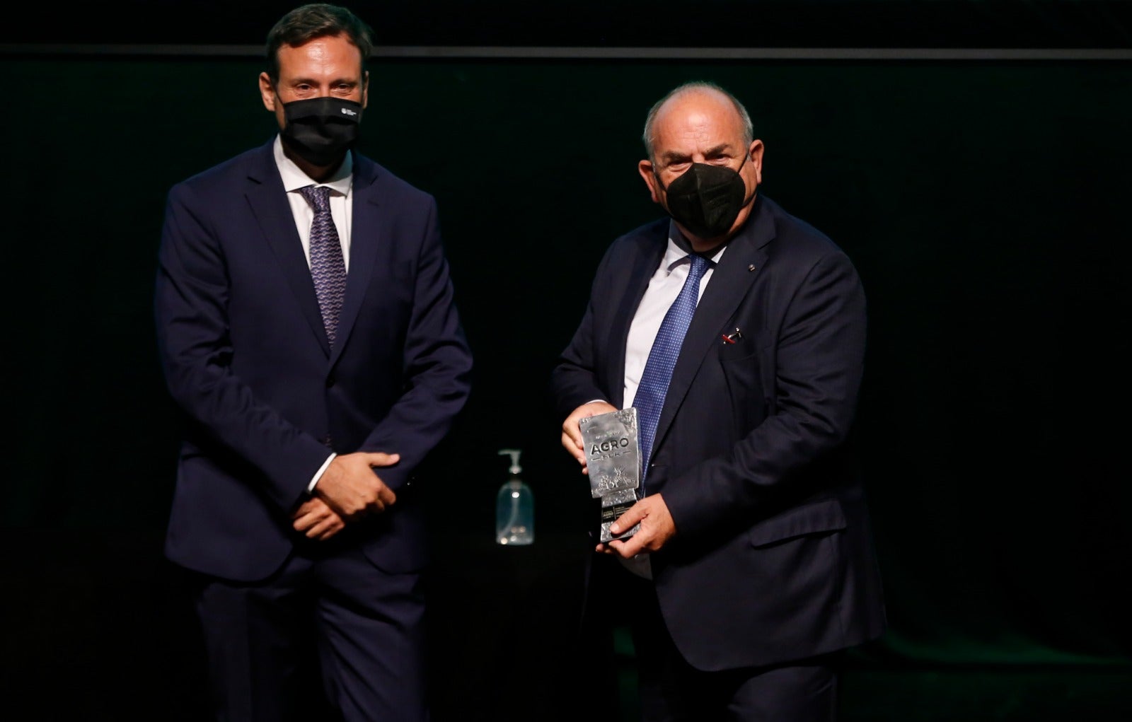 El Auditorio Edgar neville de la Diputación de Málaga ha acogido el acto de entrega de los primeros premios AGRO SUR. La gala contó con el patrocinio de Cajamar y Gusto del Sur como entidad colaboradora