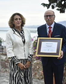 Imagen secundaria 2 - Álvaro Frías, Ana Pérez-Bryan, Ana Barreales, Manuel Castillo, Julián Quirós, Elena Blanco, Pedro Luis Gómez y Luis Moret. Elena Blanco y Julián Quirós. Elena Blanco y Rafael Salas. 