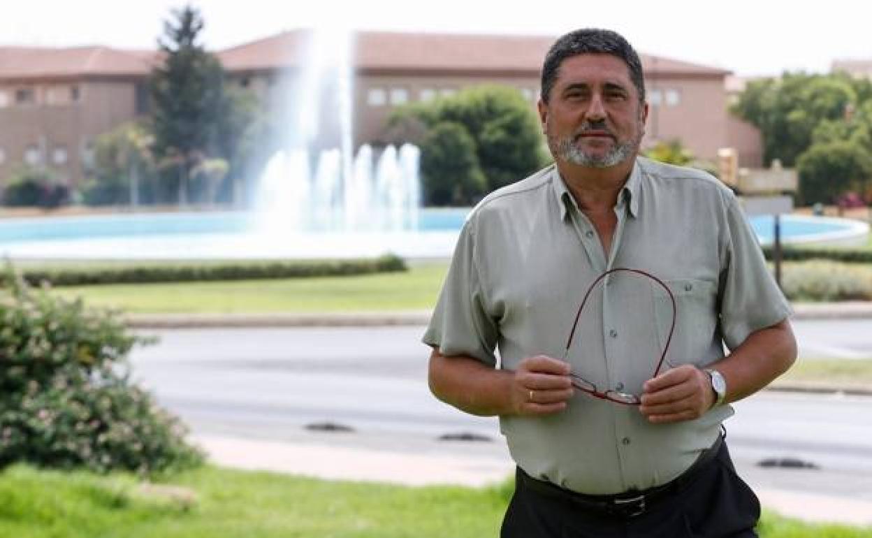 Juan Manuel Jiménez, con su novela. 