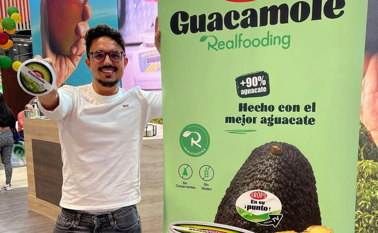 Carlos Ríos en la presentación del guacamole