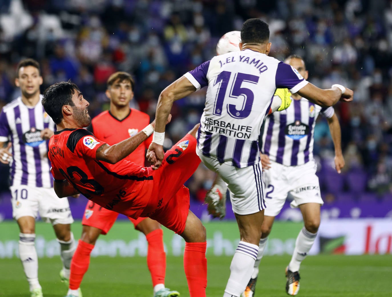 El Málaga logra un importante empate en su visita al Valladolid. 