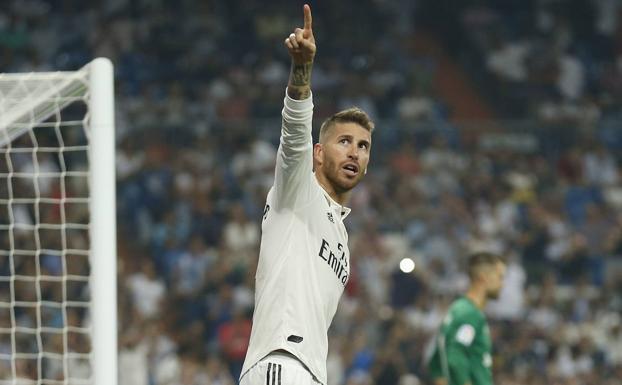 Sergio Ramos dedica un gol a su familia en el Santiago Bernabéu.