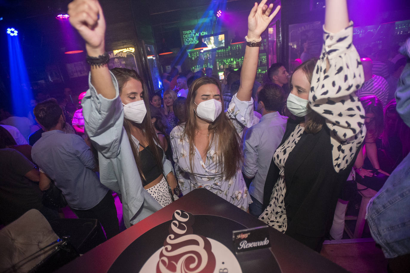 Fotos: El ocio nocturno recupera su horario habitual en Málaga con el 100% del aforo y las pistas abiertas