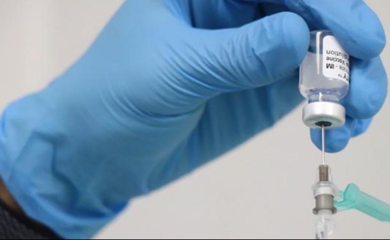 La provincia de Málaga suma en una semana más de 7.800 personas con la pauta completa de vacunación