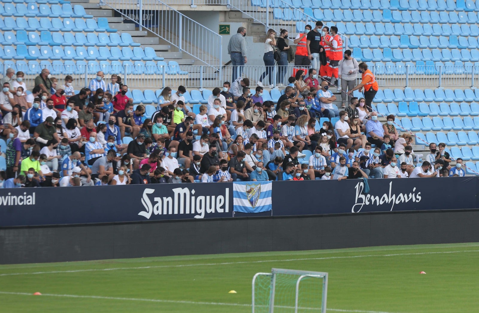 El club blanquiazul abrió las puertas de su estadio para crear comunión entre plantilla y seguidores aprovechando el festivo nacioanl del Día de la Hispanidad y con el objetivo de impulsar la venta de abonos.