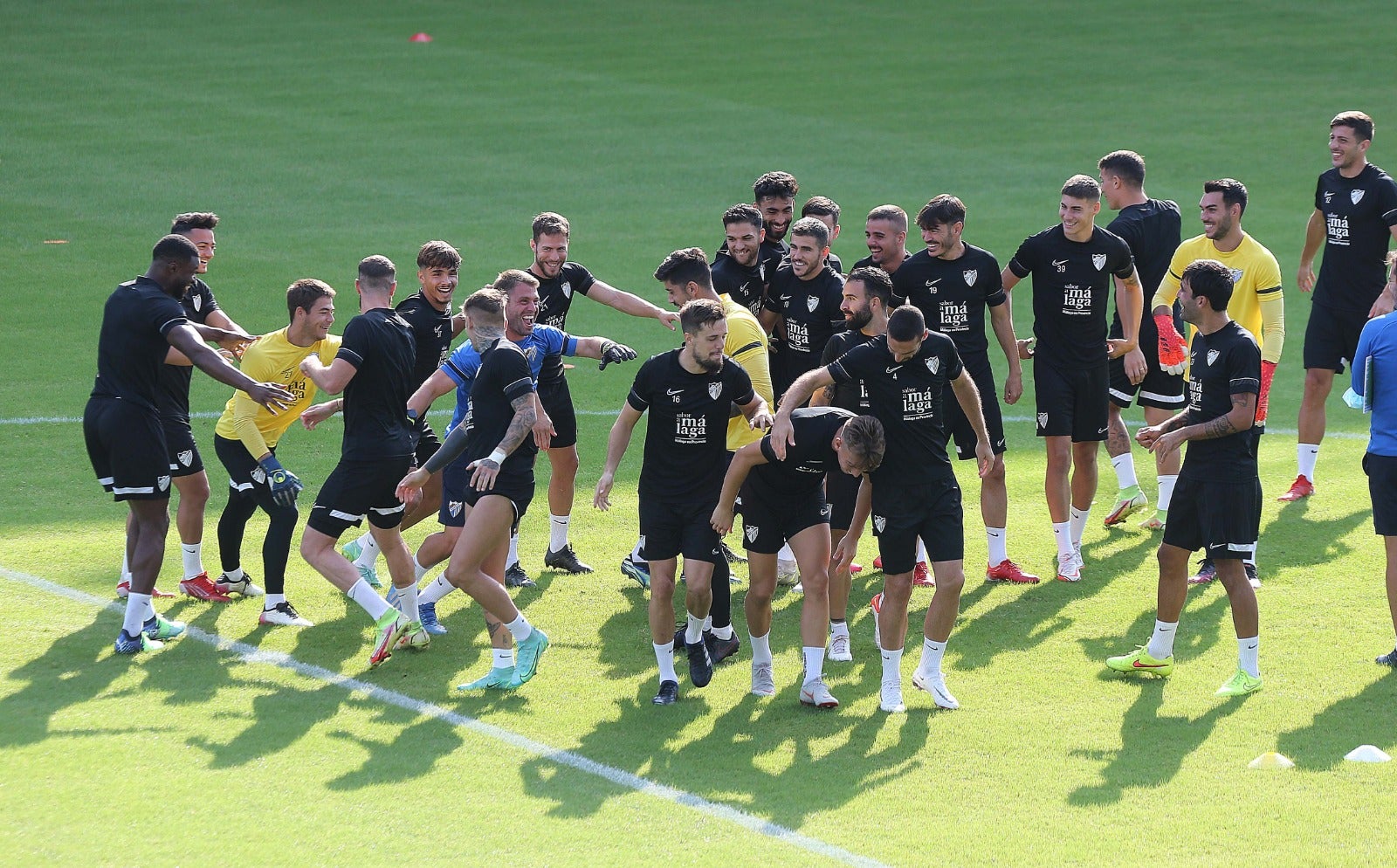El club blanquiazul abrió las puertas de su estadio para crear comunión entre plantilla y seguidores aprovechando el festivo nacioanl del Día de la Hispanidad y con el objetivo de impulsar la venta de abonos.