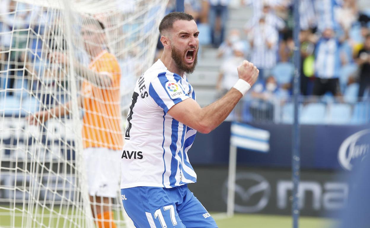 Mathieu Peybernes celebra el gol que anotó frente al Fuenlabrada en la jornada 8ª de Segunda División.
