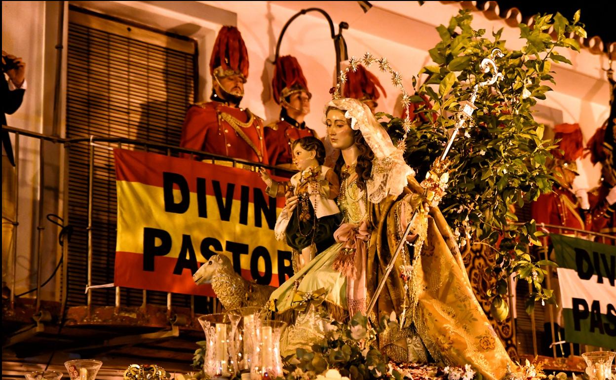 La Divina Pastora de Cártama en procesión. 