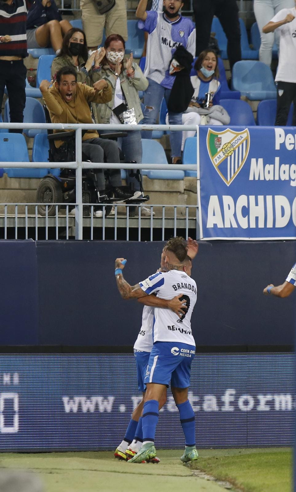 Un disputado partido en La Rosaleda