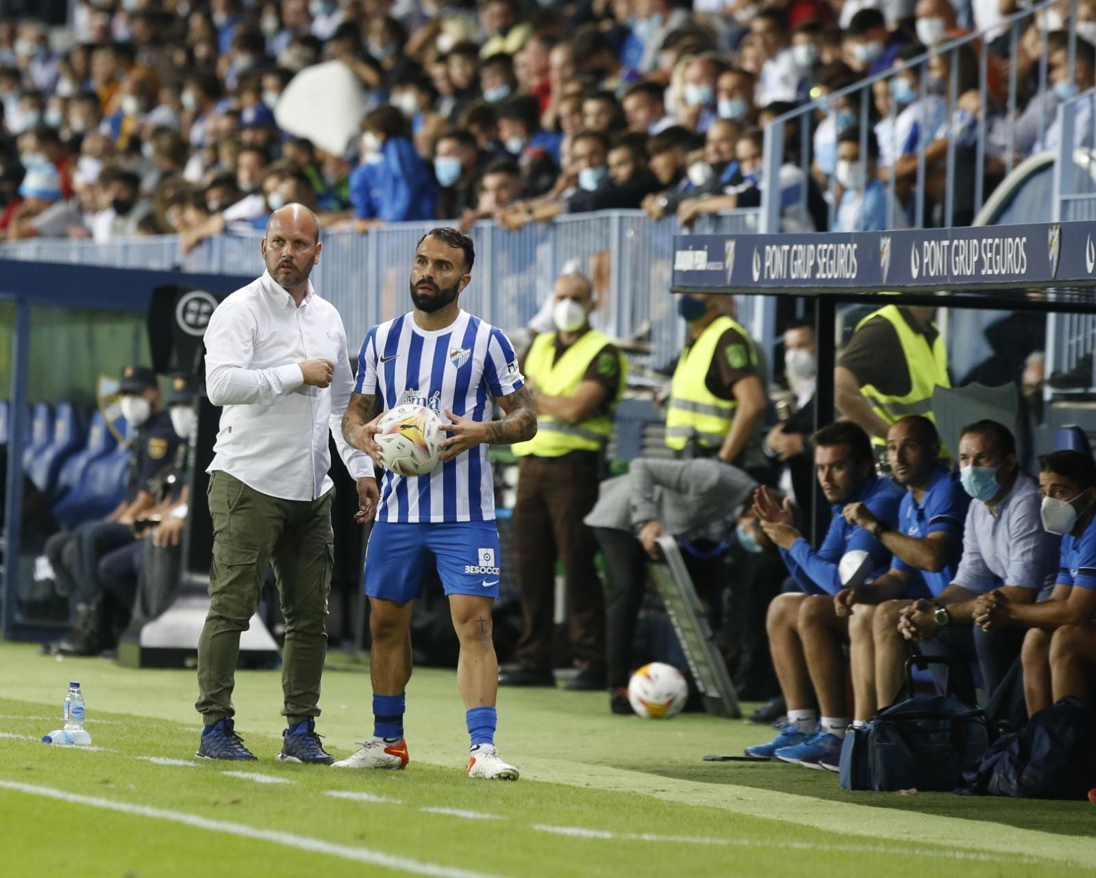 Un disputado partido en La Rosaleda