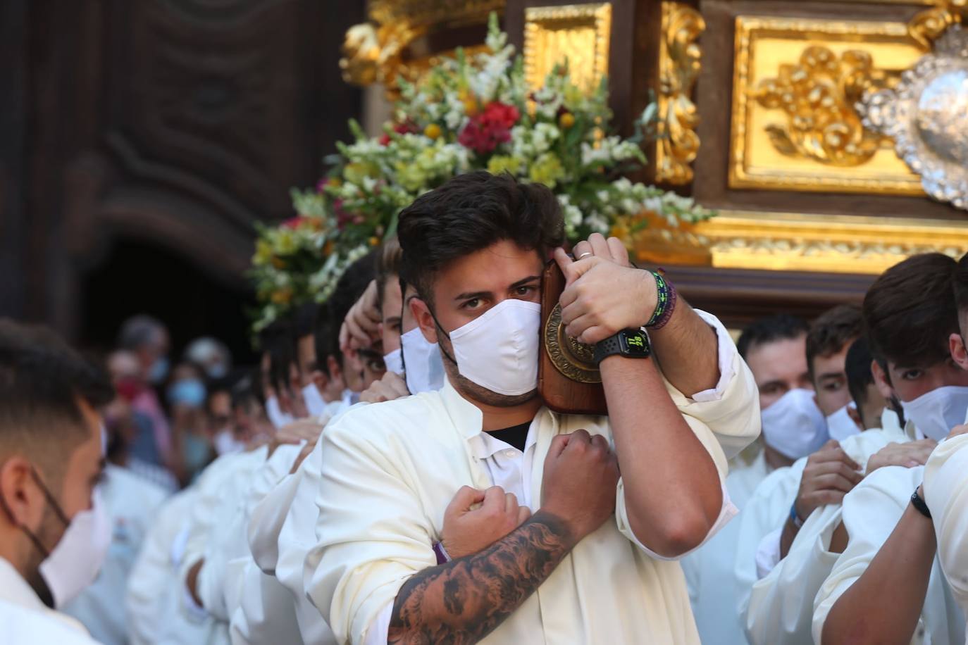 Como ya ocurriera en 2012, la Virgen de Araceli volvió a protagonizar el anual rosario de la Agrupación de Hermandades y Congregaciones de Gloria, aunque, en este ocasión, en el marco del centenario de la implantación en Málaga de su archicofradía, la corporación filial de la patrona de Lucena más antigua de España.