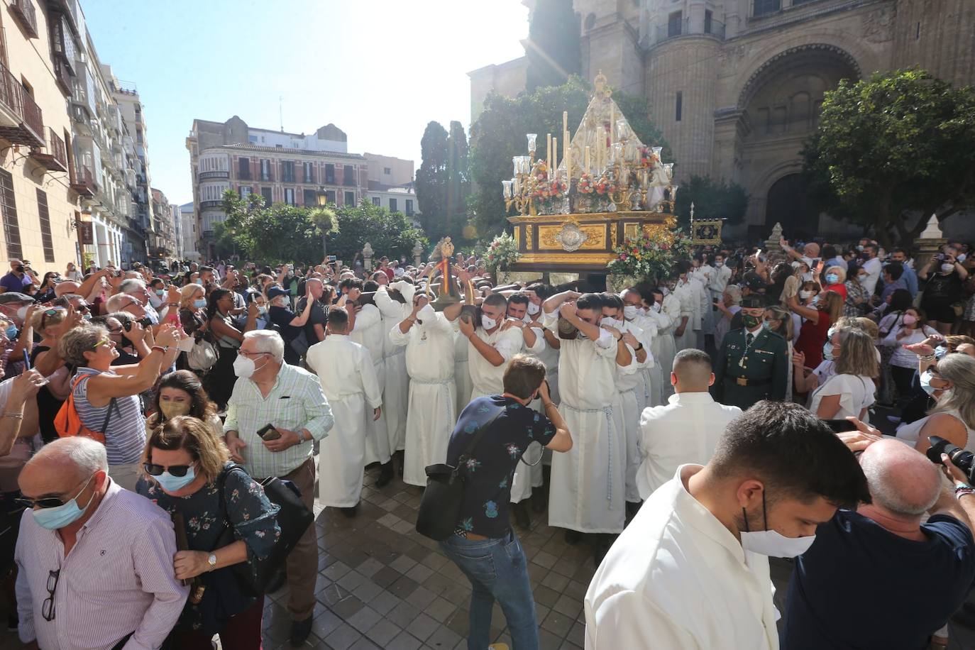 Como ya ocurriera en 2012, la Virgen de Araceli volvió a protagonizar el anual rosario de la Agrupación de Hermandades y Congregaciones de Gloria, aunque, en este ocasión, en el marco del centenario de la implantación en Málaga de su archicofradía, la corporación filial de la patrona de Lucena más antigua de España.