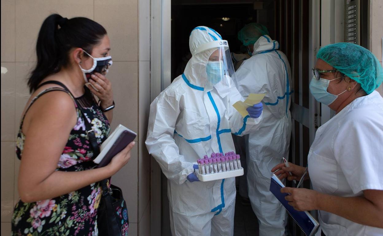 Profesionales sanitarios que se encargan del Covid. 