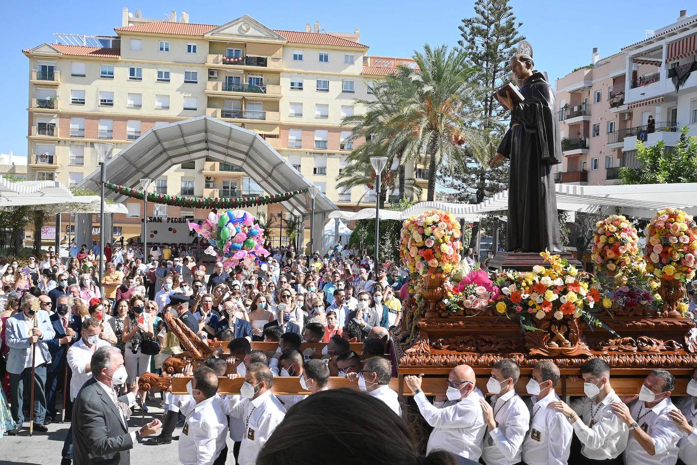 Procesión de San Pedro por las calles de Marbella. 