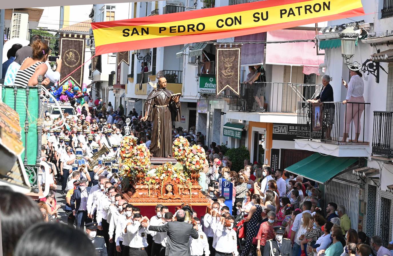 Procesión de San Pedro por las calles de Marbella. 