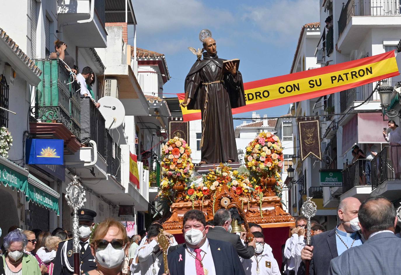 Procesión de San Pedro por las calles de Marbella. 