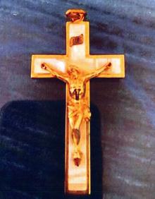 Imagen secundaria 2 - Escándalo en Sedella: el alcalde denuncia al expárroco por la desaparición de joyas y dinero de la patrona