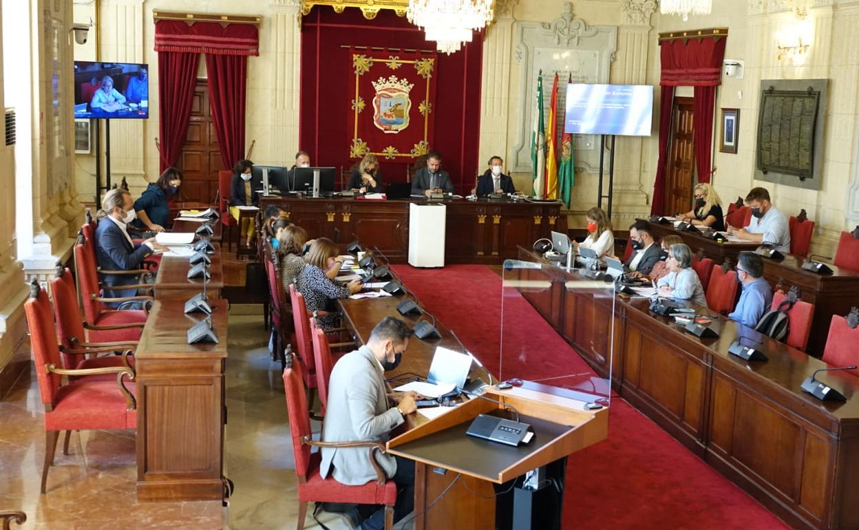 La comisión de Economía, esta mañana, en el salón de plenos del Ayuntamiento de Málaga.