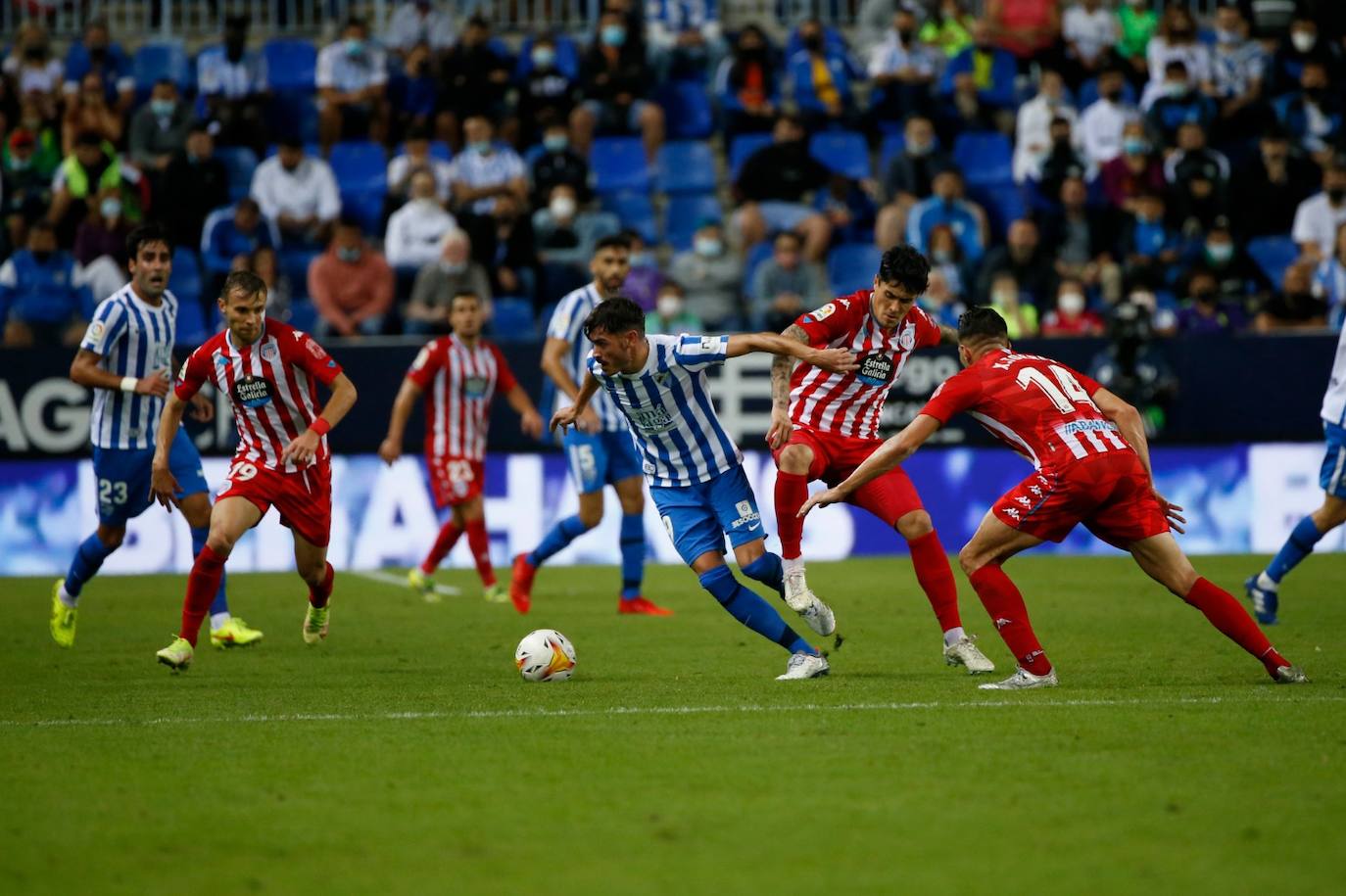 La Rosaleda volvió a vivir un partido con gran ambiente 