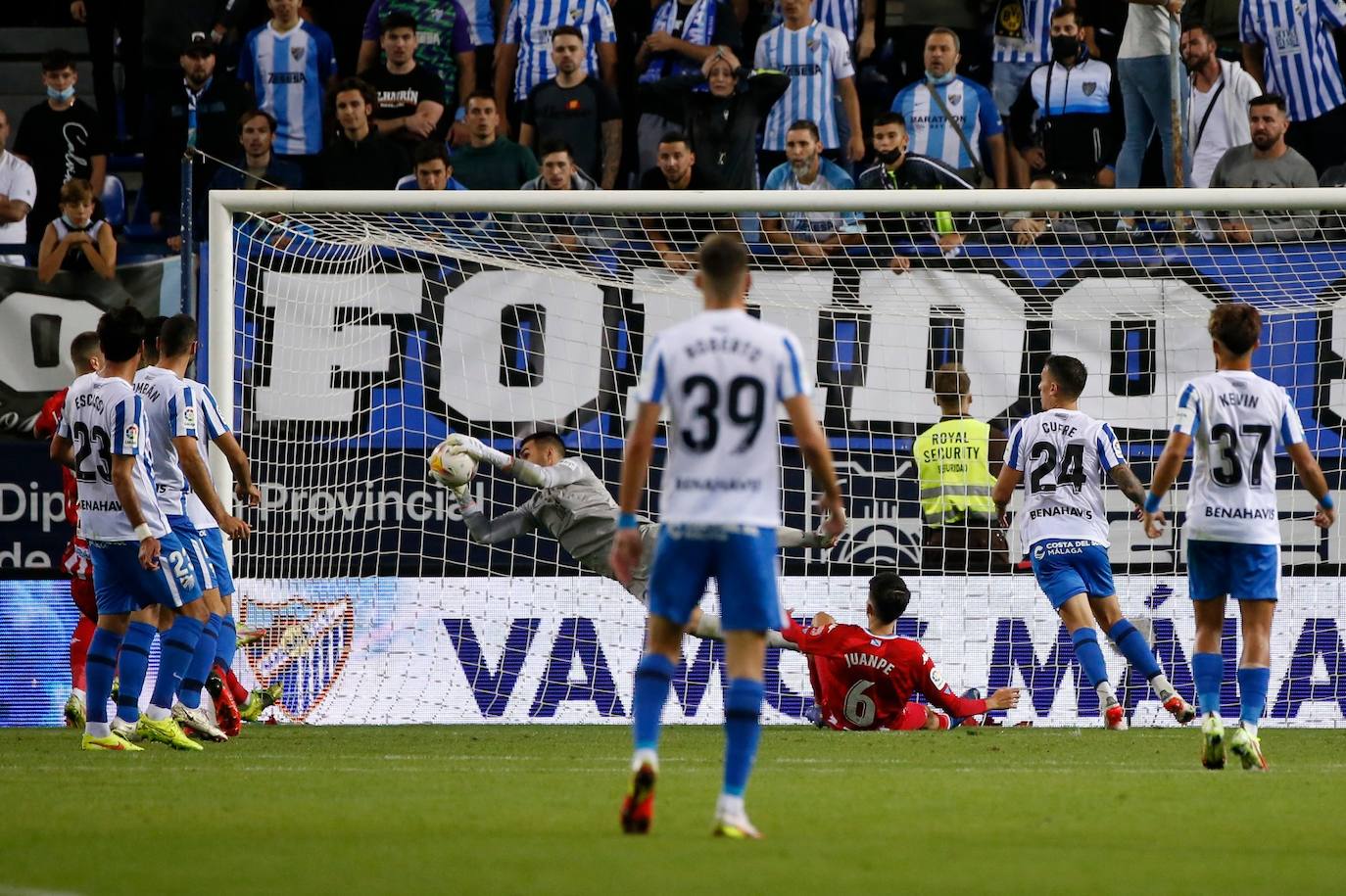 La Rosaleda volvió a vivir un partido con gran ambiente 