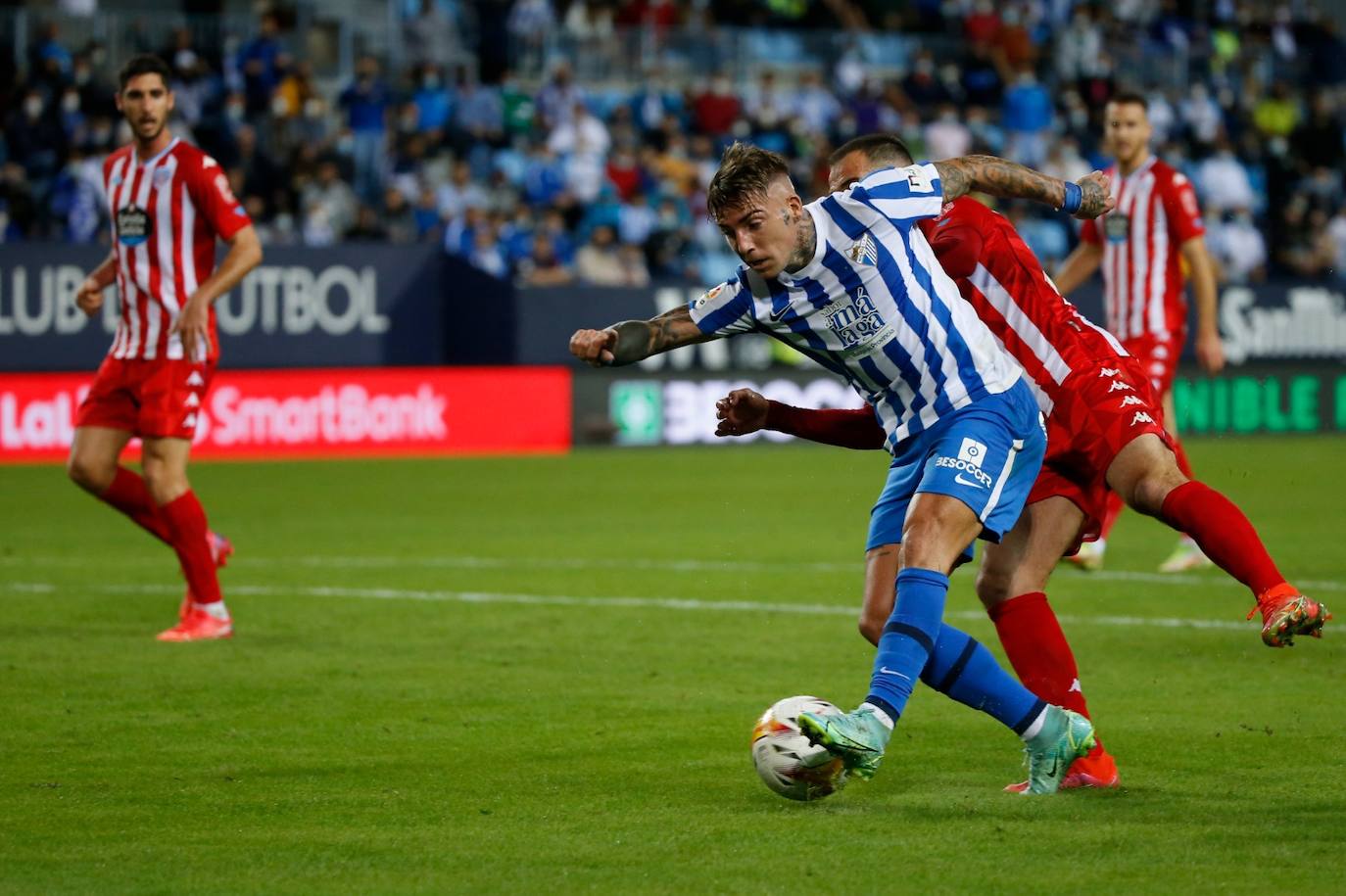 La Rosaleda volvió a vivir un partido con gran ambiente 