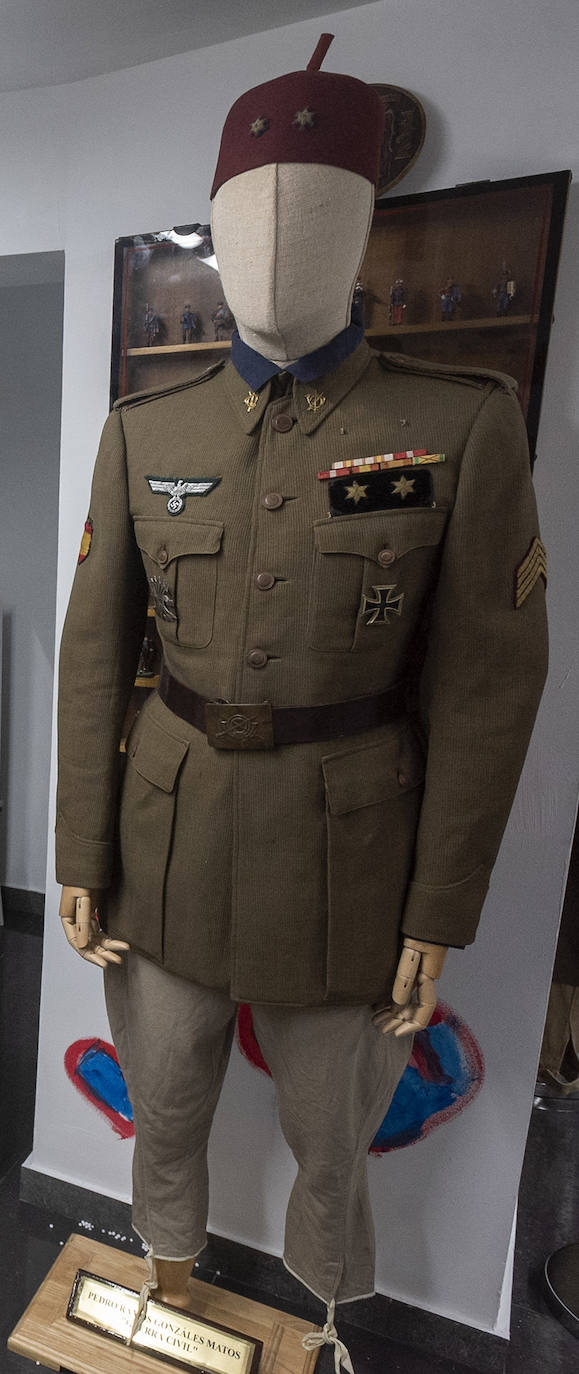 Teniente de infantería de regreso de la División Azul, 1943