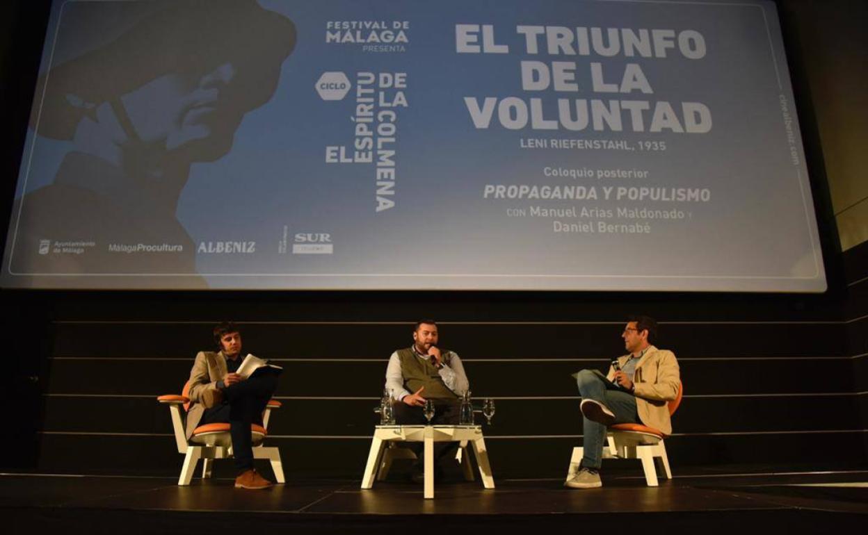 Daniel Bernabé, Iván Gelibter y Manuel Arias Maldonado, durante el coloquio.