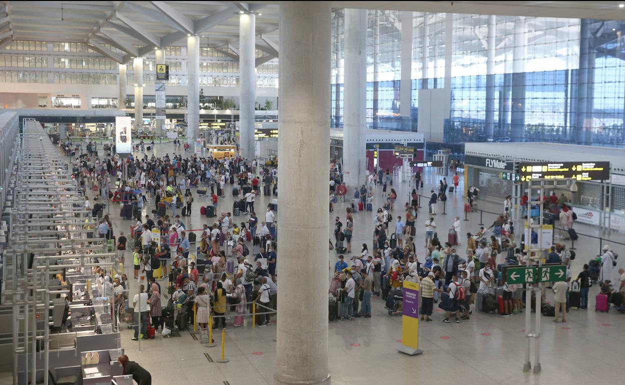 El aeropuerto supera este invierno la capacidad para volar a la Costa anterior a la pandemia, con 6,7 millones de plazas