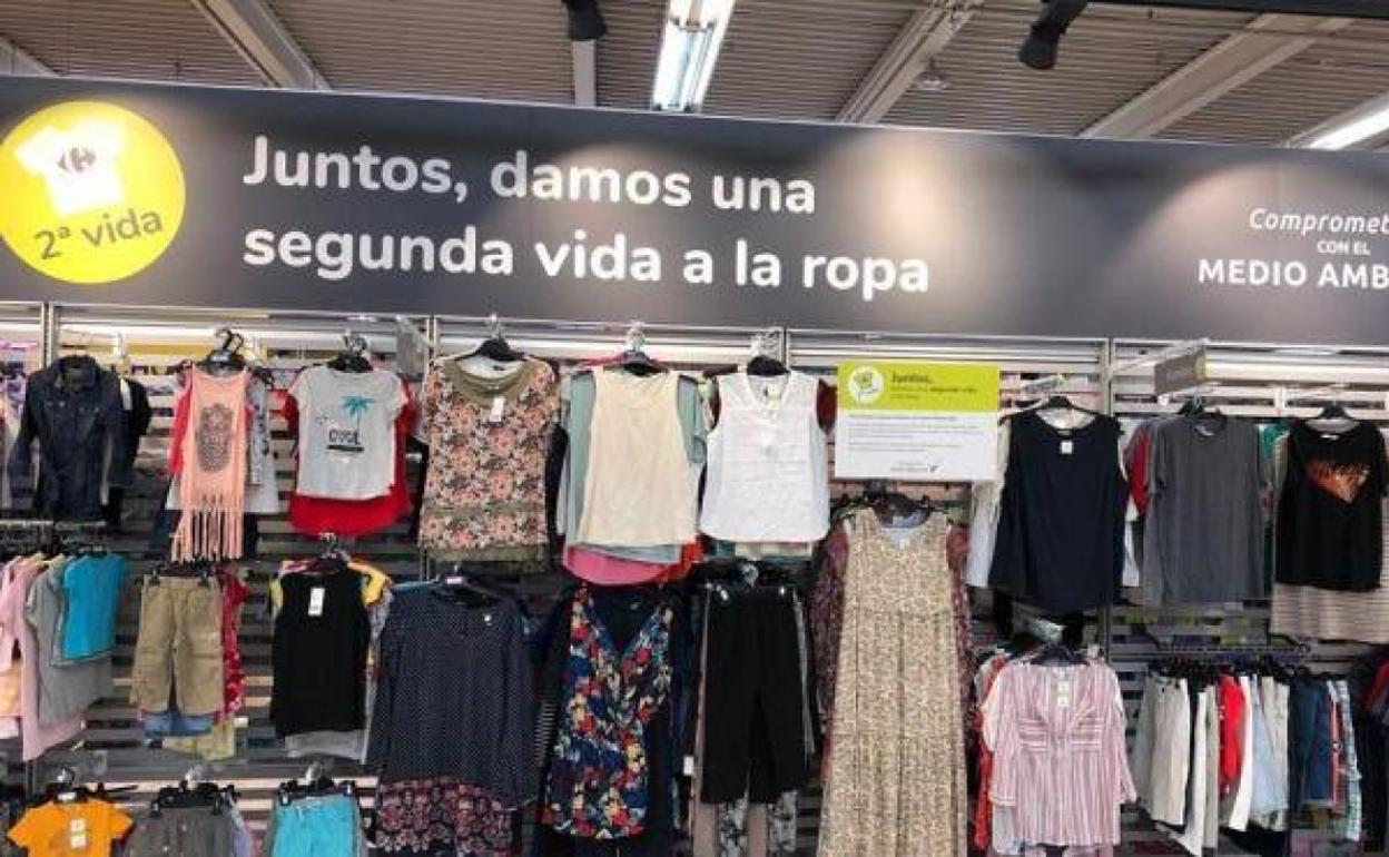 Carrefour se lanza a la venta de ropa de segunda mano en sus hipermercados  | Diario Sur