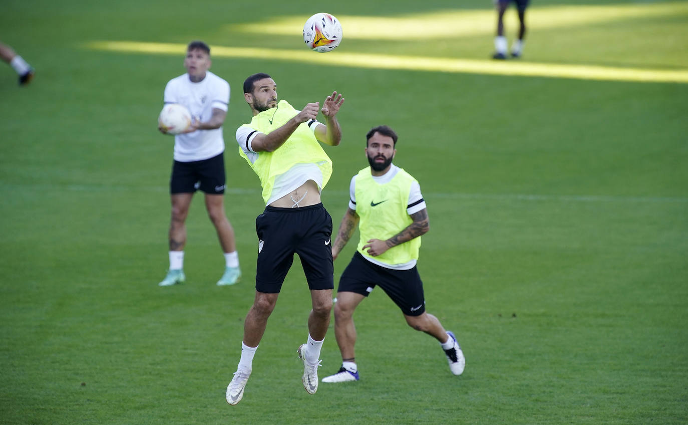 Fotos del entrenamiento del Málaga en La Rosaleda.