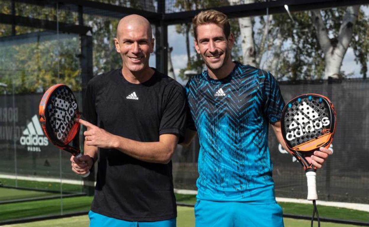 Zinedine Zidane y Álex Ruíz en una de las pistas del exfutbolista y entrenador en Aix-en-Provence, próximo a Marsella.
