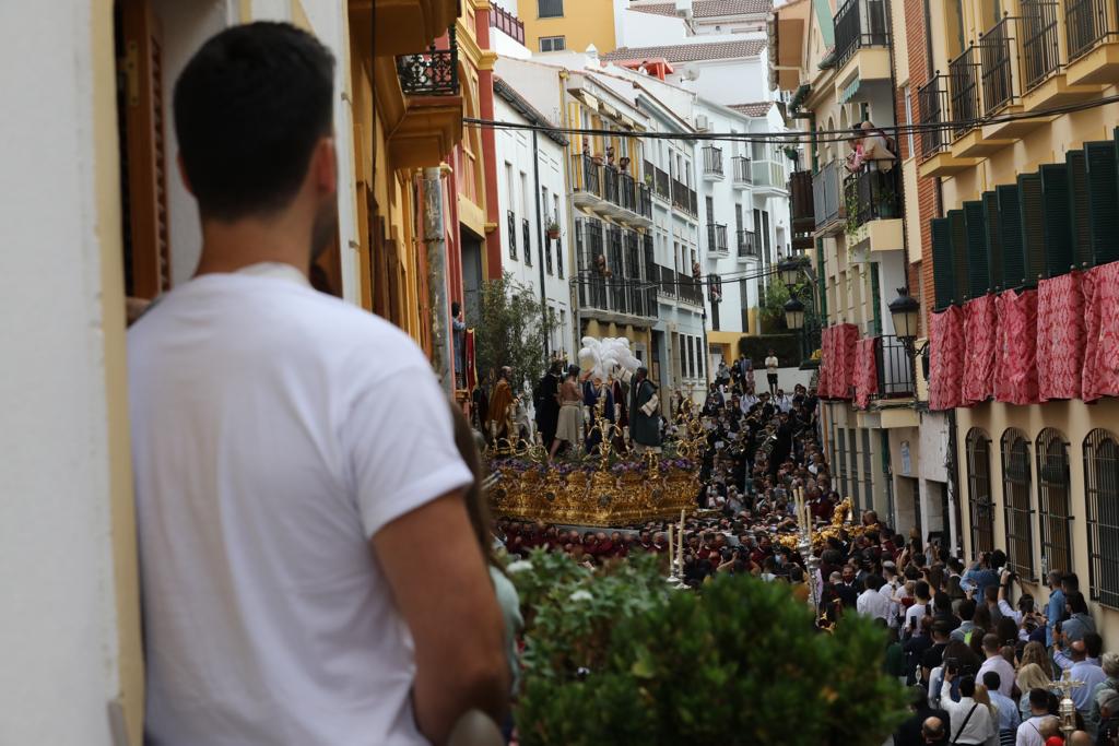 Dieciséis tronos recorren la ciudad para conmemorar el centenario de la Agrupación de Cofradías de Málaga en un evento histórico. En la imagen, Rescate.