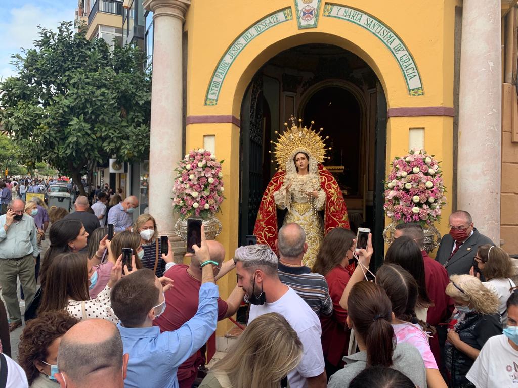 Dieciséis tronos recorren la ciudad para conmemorar el centenario de la Agrupación de Cofradías de Málaga en un evento histórico. En la imagen, Rescate.