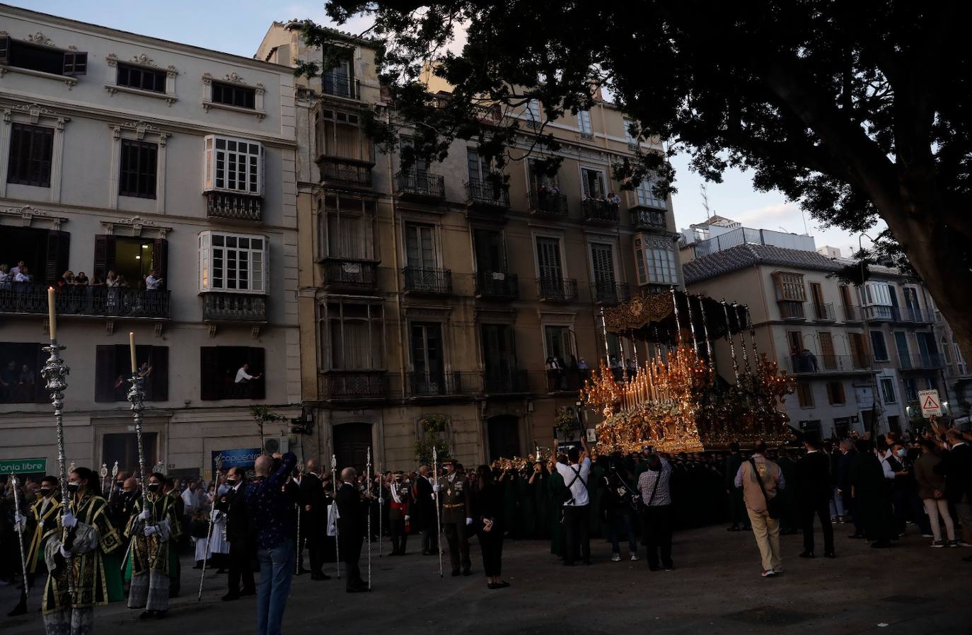 Imágenes de la Esperanza en su desfile procesional durante la magna