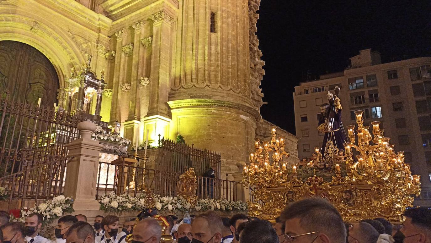 Jesús Nazareno El Rico, en la procesión magna de Málaga, a su paso por la Catedral