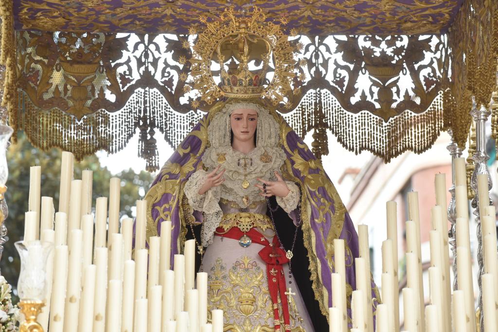 Dieciséis tronos recorren la ciudad para conmemorar el centenario de la Agrupación de Cofradías de Málaga en un evento histórico. En la imagen, Sangre.