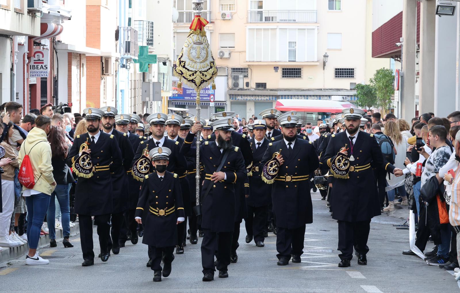 Dieciséis tronos recorren la ciudad para conmemorar el centenario de la Agrupación de Cofradías de Málaga en un evento histórico. En la imagen, Sentencia.