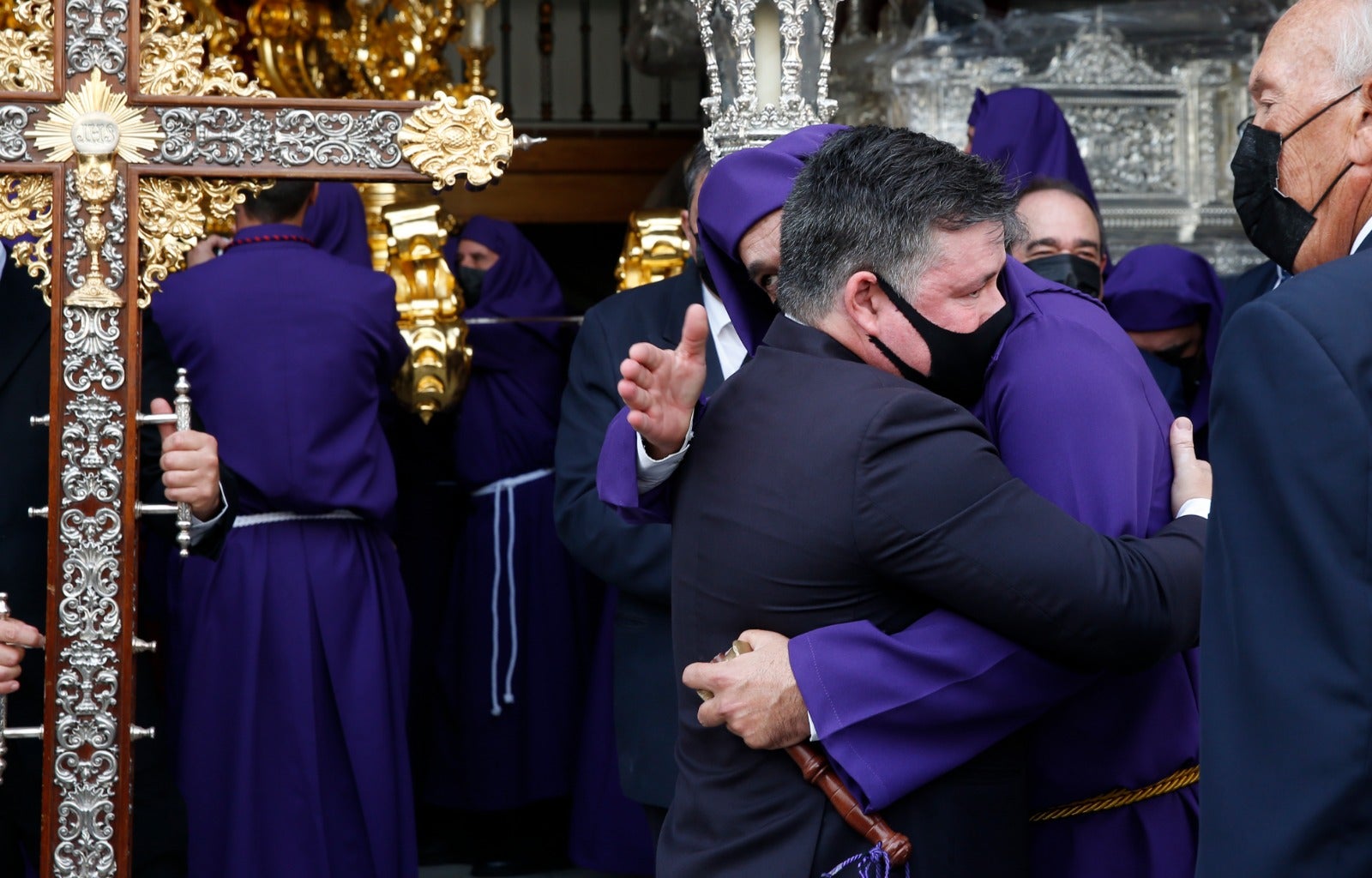 Dieciséis tronos recorren la ciudad para conmemorar el centenario de la Agrupación de Cofradías de Málaga en un evento histórico. En la imagen, Sentencia.