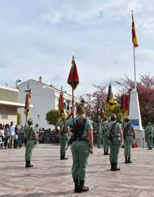 Imagen secundaria 2 - Alhaurín de la Torre rinde homenaje a la Legión con una escultura obra del sobrino de Paco Palma Burgos