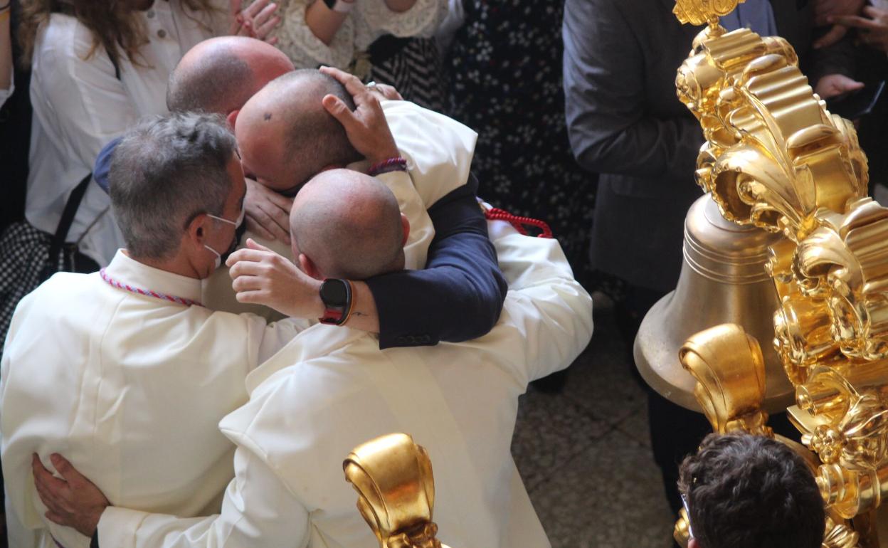 Emocionada salida de la Virgen de Consolación y Lágrimas: «Un milagro ha hecho que pueda estar aquí»