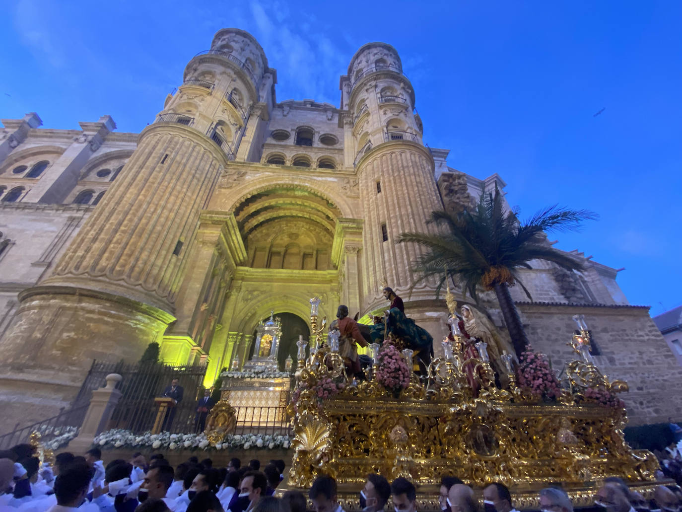 La Virgen de los Reyes preside la magna de Málaga