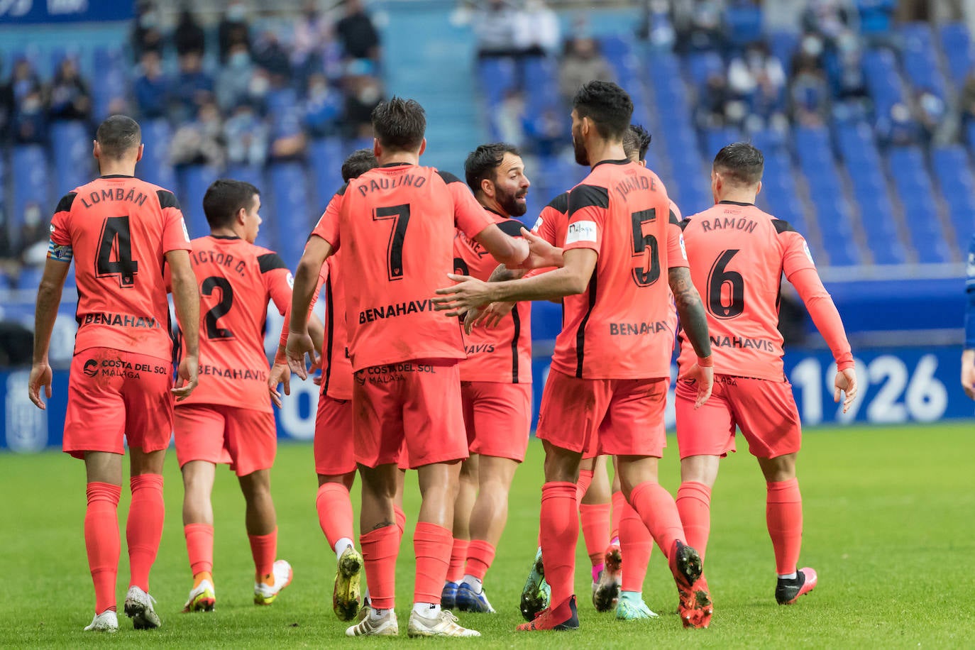 La visita del Málaga al Oviedo, en fotos. 