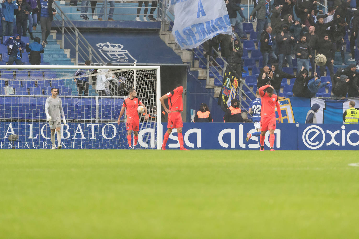 La visita del Málaga al Oviedo, en fotos. 