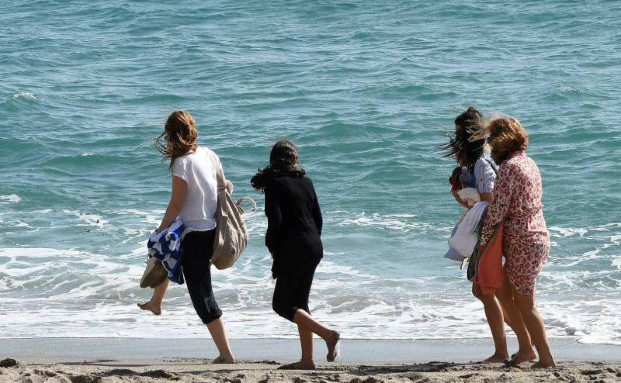 El viento marcará la meteorología de este lunes, y también se esperan lluvias. 