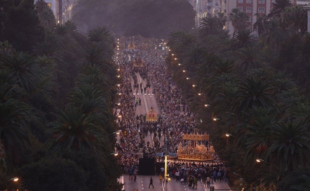 La procesión magna por el Paseo del Parque. 