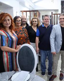 Imagen secundaria 2 - Ambiente en la terraza del Bilmore. Antonio Castaño, Domingo Cerro, Maite Calduch y Carmen Giráldez. Carmen Torres, Puri Ruiz, David García, Virginia Quintero, José Ruiz y Adolfo Ruiz.