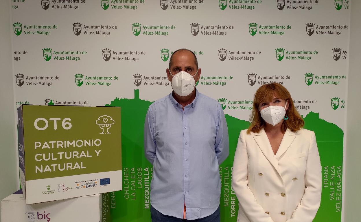 El edil de Medio Ambiente, Antonio Ariza, y María José Roberto, en una rueda de prensa el mes pasado. 