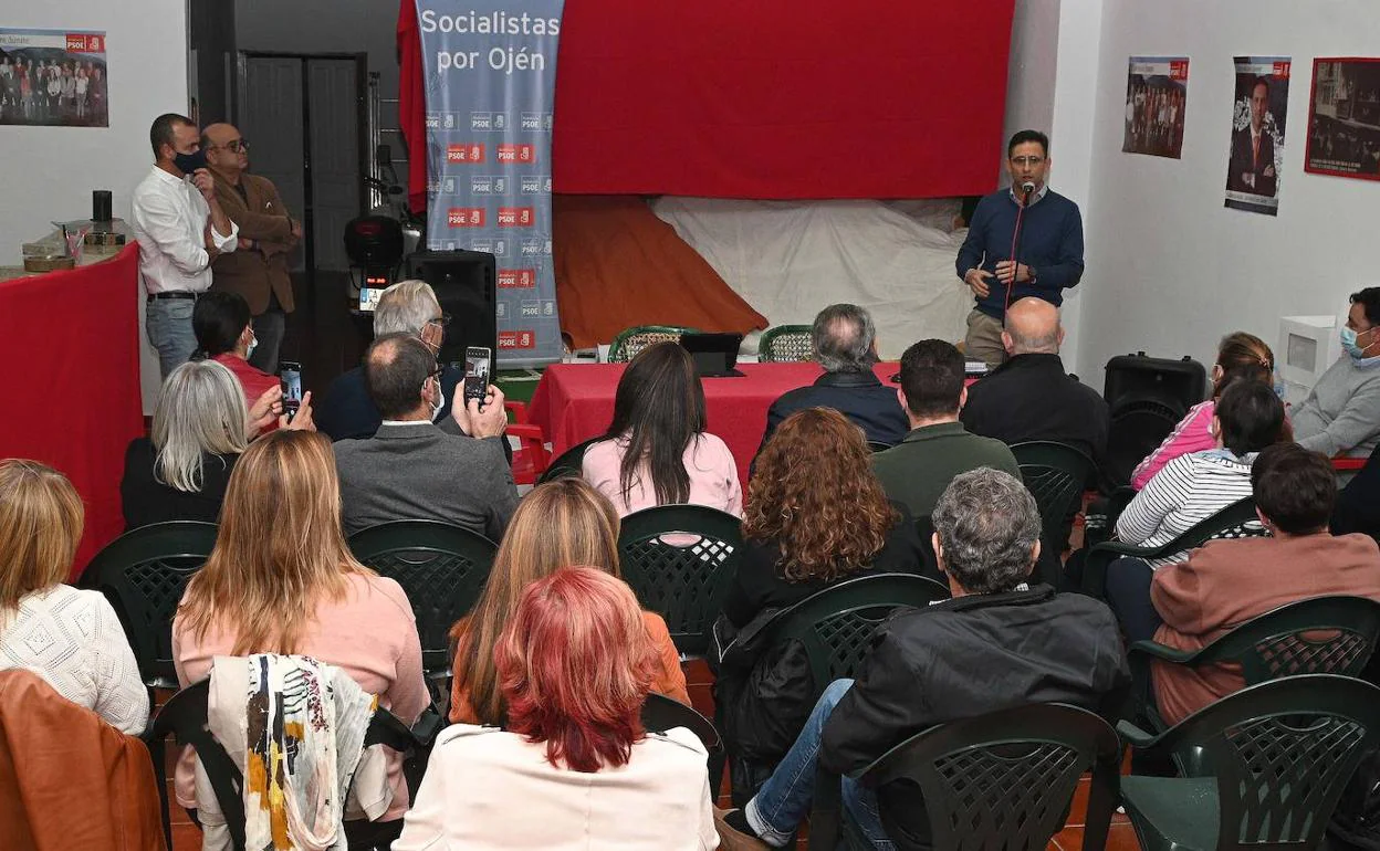 José Antonio Gómez ha mantenido el primer encuentro con militantes para debatir sobre su proyecto. 